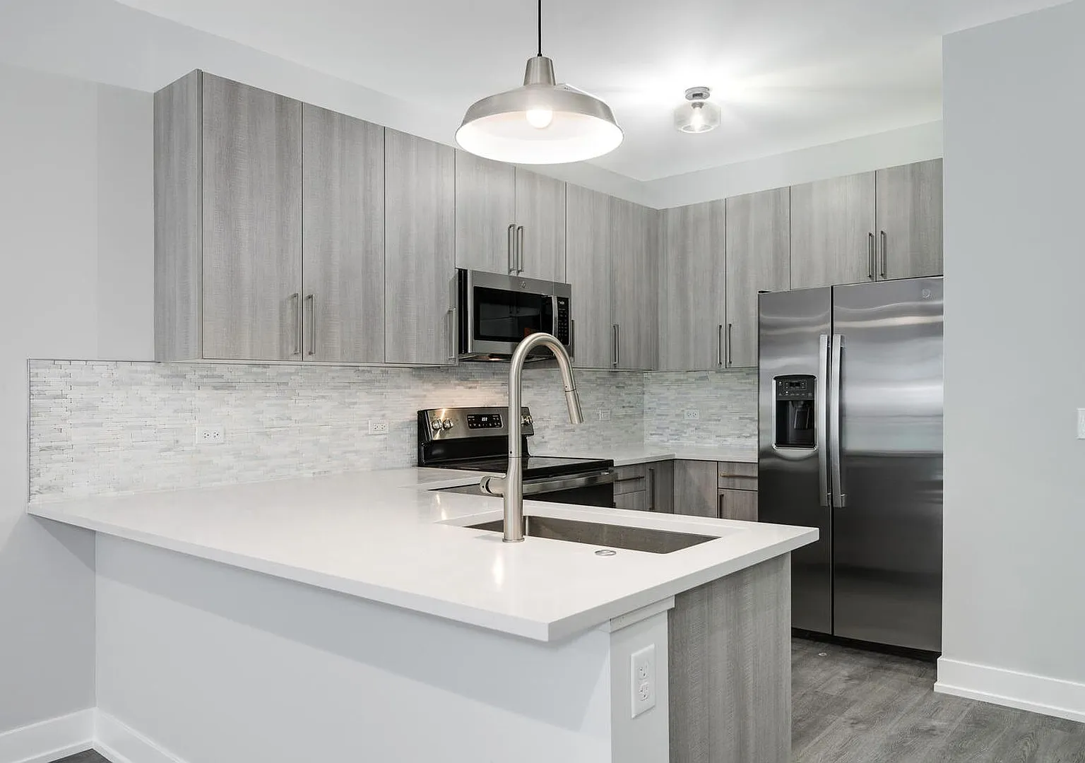 1 bed, 781 sqft, $1,860 — Photo 3