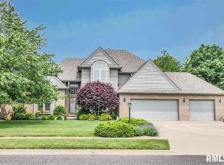 6 Hunters Way, Washington, IL 61571