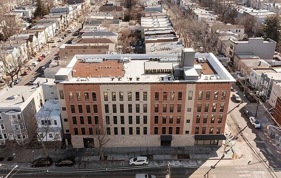 5th image of 130-132 Mallory Ave #5