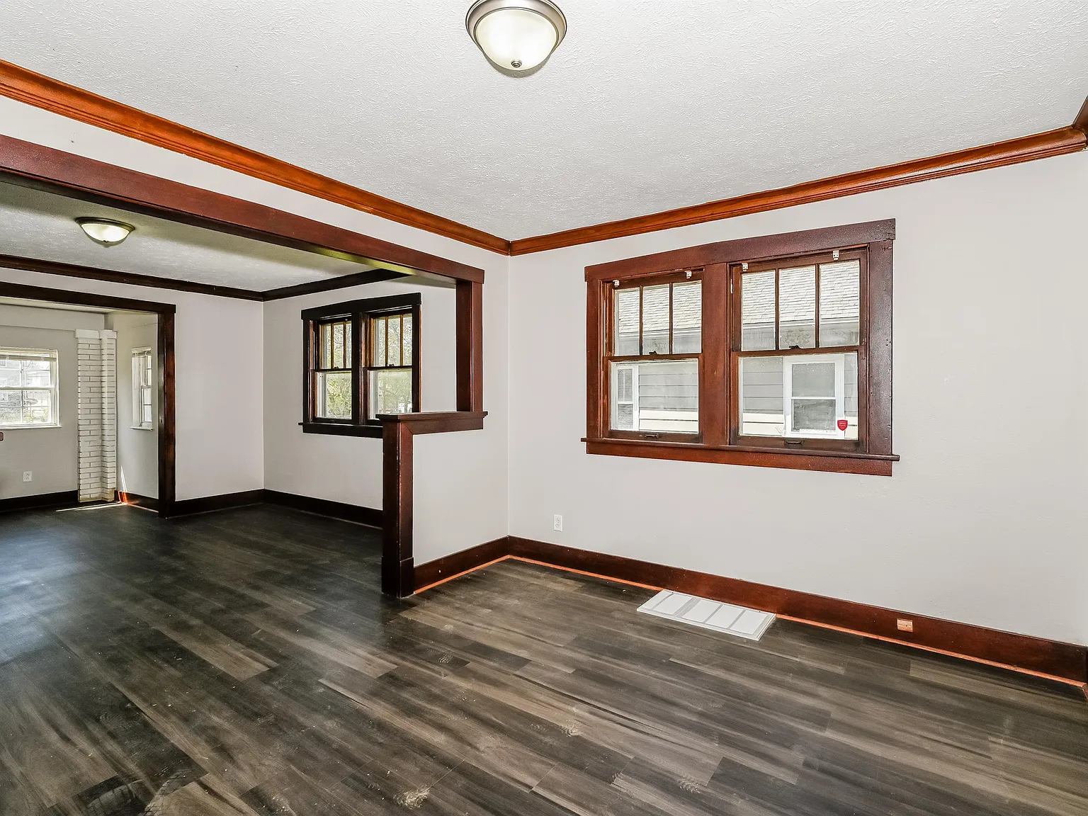 5 bed, 2.0 bath, 2022 sqft, $1,500 — Photo 4
