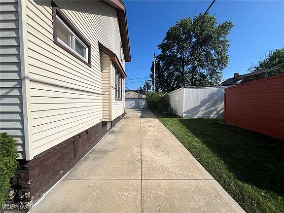 4th image of 22101 Wilmore Ave