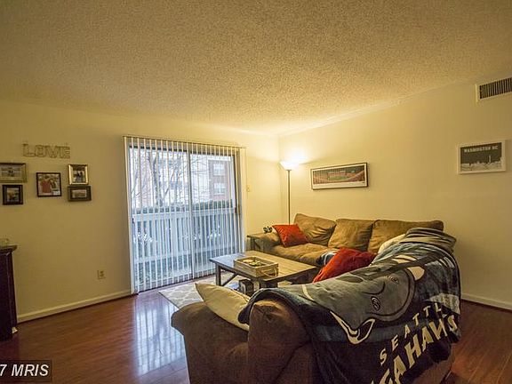 3rd image of 1525 Lincoln Way APT 101A