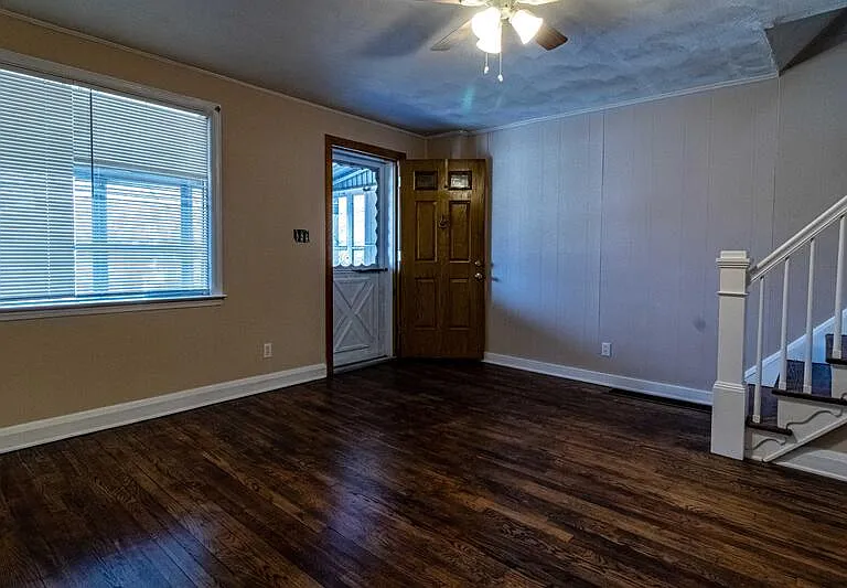 732 Old Riverside Rd — Photo 3