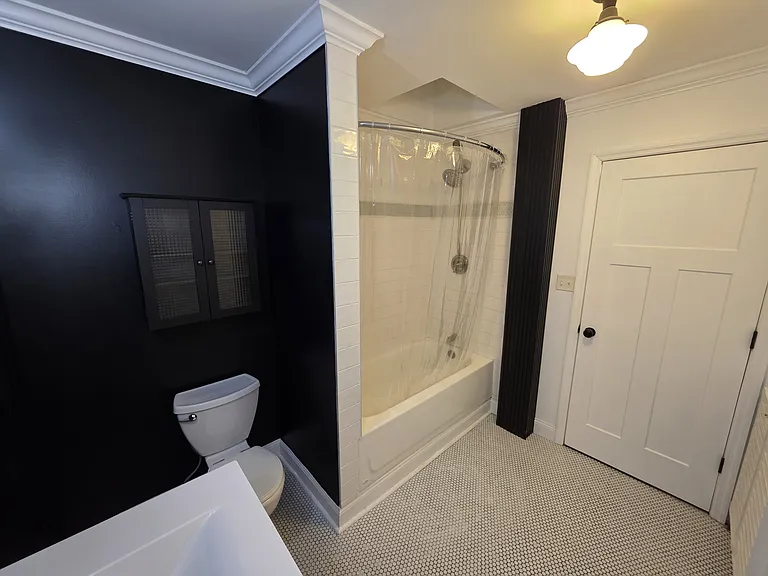 148 S Swan St #A — Photo 8