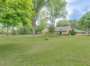 2405 Bentwood Dr, Palestine, TX 75803