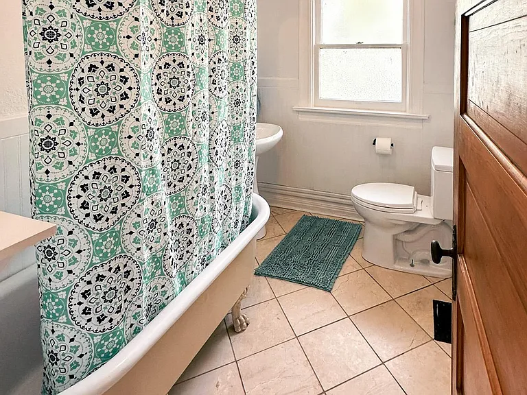 1423 N Josephine St — Photo 16