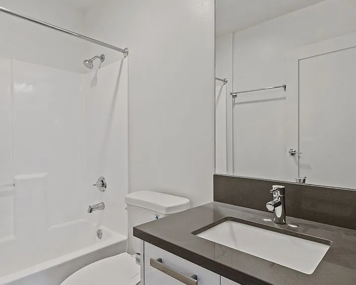 810 Crenshaw — Photo 26