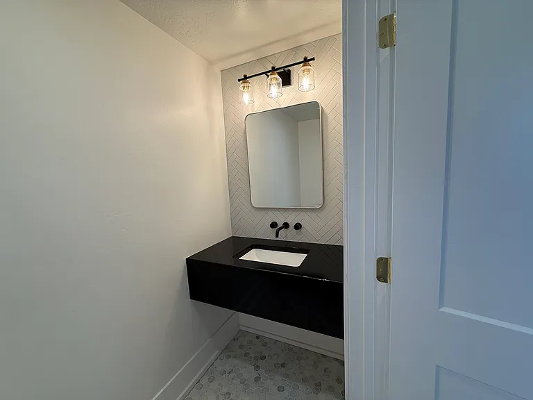 2156 W Thomas St — Photo 23