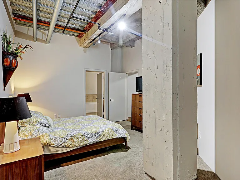 917 Main St #503 — Photo 14