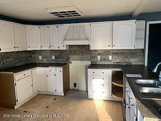 4th image of 323 S Brady St