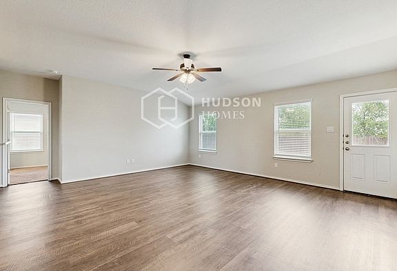 3rd image of 512 Long Leaf Dr