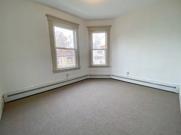31-33 Bond St / Rosario Properties, LLC, 31-33 Bond St #2E, Hartford, CT 06114