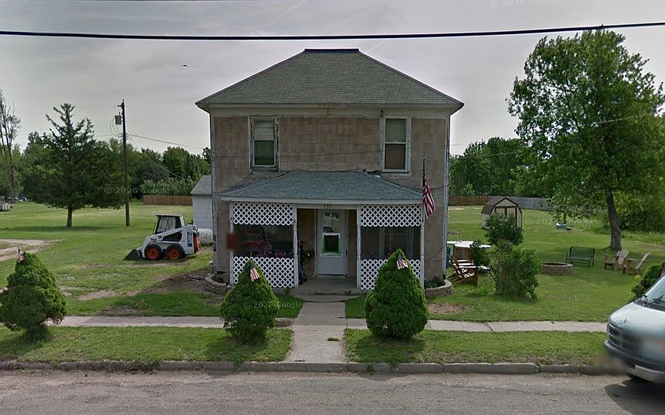 1st image of 432 Main St
