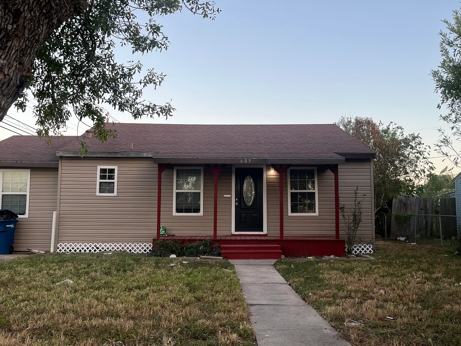 609 Sam St — Photo 1