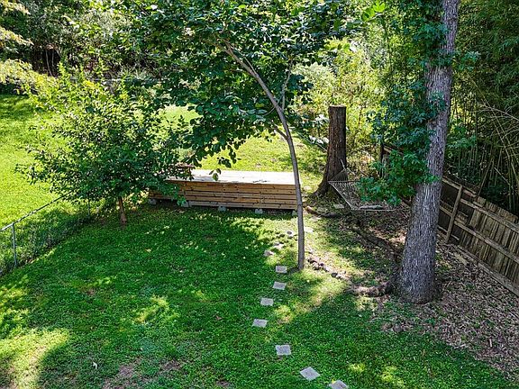5th image of 700 Runyan Dr
