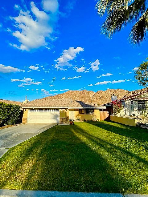 1st image of 53900 Avenida Navarro