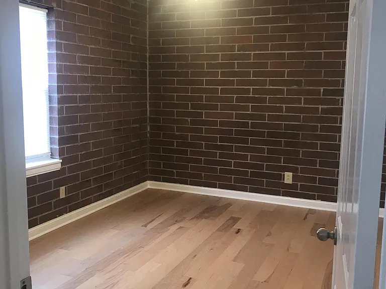 927 Main St — Photo 8