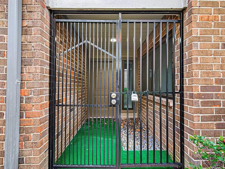 1114 Augusta Dr #10 — Photo 4