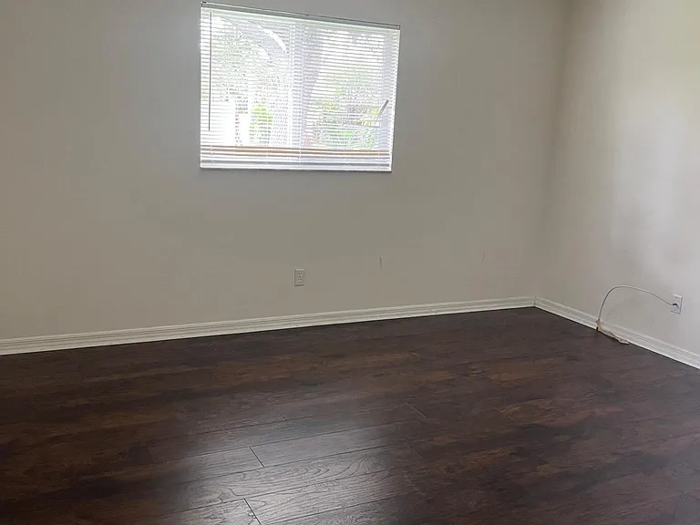 2110 SE 8th Pl — Photo 9