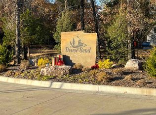 303 Devoe Bend Dr, Maumelle, AR 72113