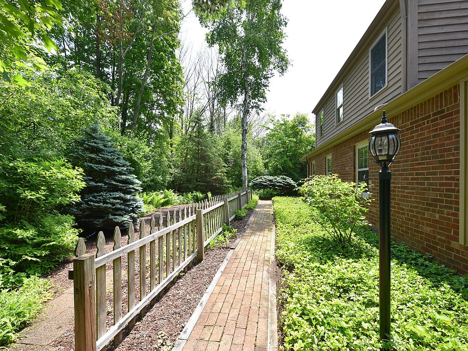 1st image of 1525 Woodland Dr