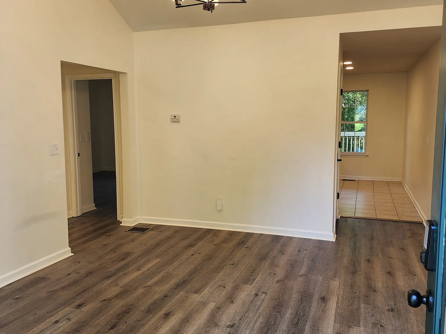 3 bed, 2.0 bath, 1250 sqft, $1,900 — Photo 2