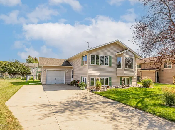 1216 17th St N, Moorhead, MN 56560