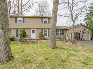 39 Slater Creek Dr, Rochester, NY 14616