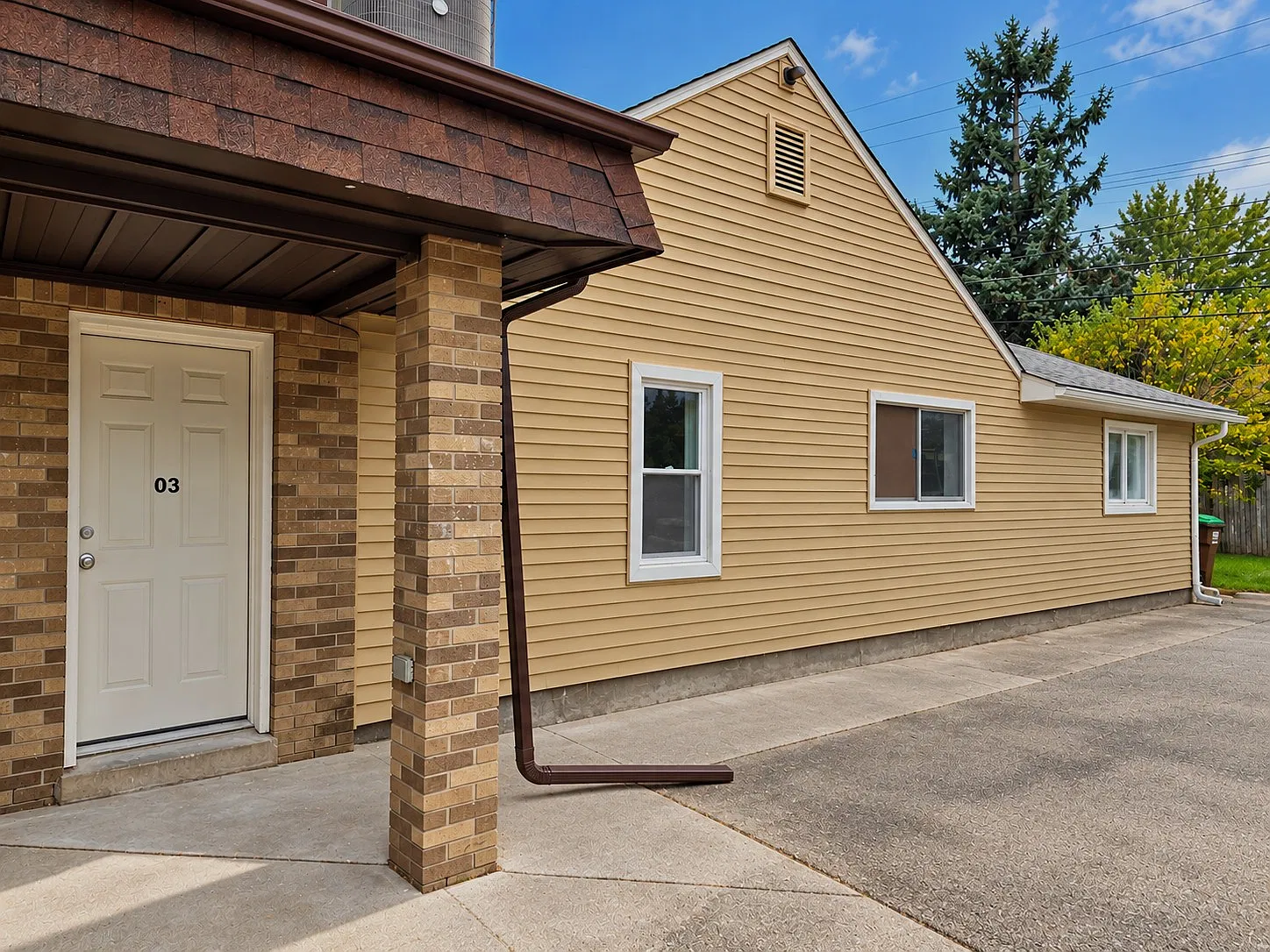 3 bed, 1600 sqft, $1,500 — Photo 2