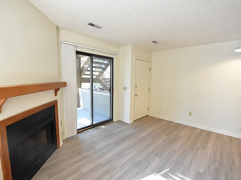 1921 Walnut St #102 — Photo 11