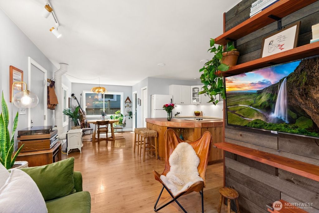 5405 25th Avenue SW, Seattle, WA - More