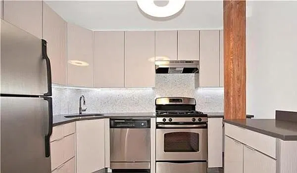 139 Emerson Place — Photo 2