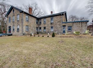 525 Fountain St, Mineral Point, WI 53565