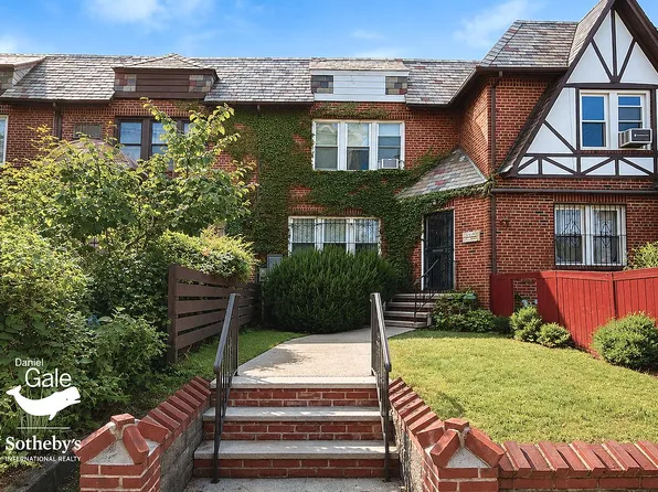 9319 69th Ave, Forest Hills, NY 11375