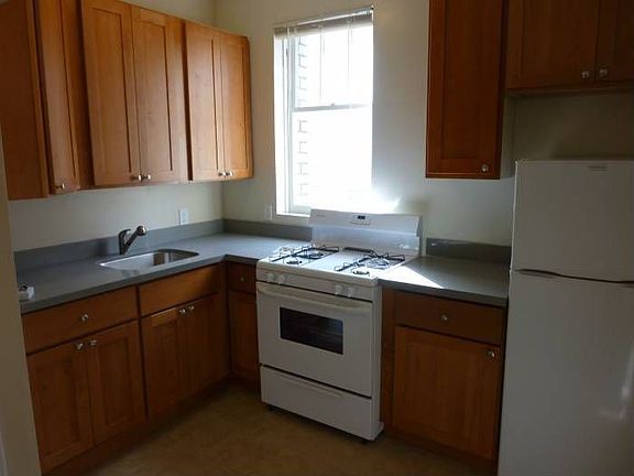 5th image of 300 Hyde St APT 21