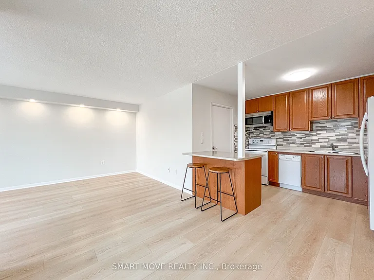 1300 Mississauga Valley Blvd #303 — Photo 5