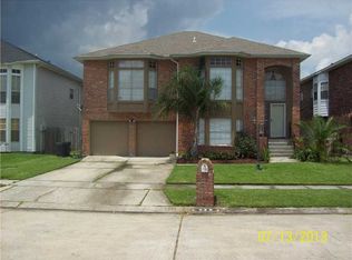 320 Southwood Dr, Gretna, LA 70056