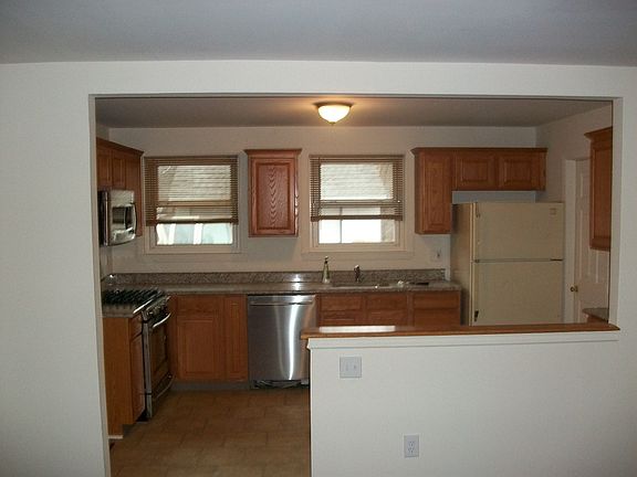 KITCHEN-FRIDGE IS NOW STAINLESS STEEL