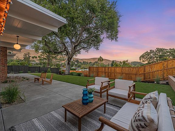 3rd image of 17 Serra Way