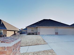 11208 Coachmans Rd, Yukon, OK 73099