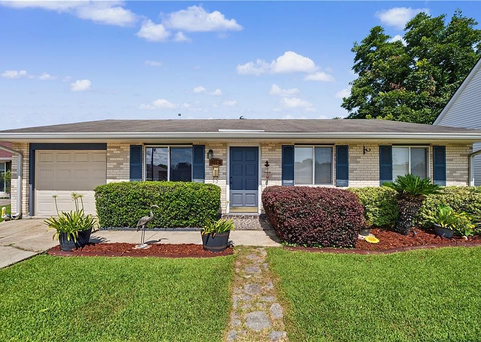 1st image of 737 Oakwood Dr