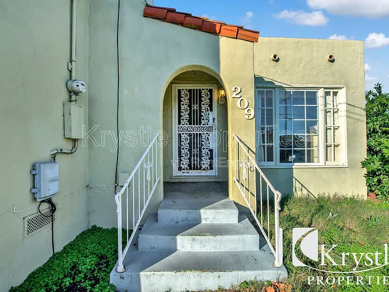 209 14th St — Photo 2