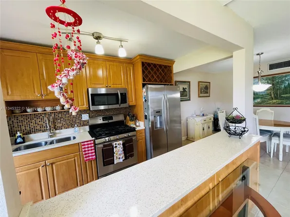 65 NE 202nd Ter #Q6, Miami Gardens, FL 33179