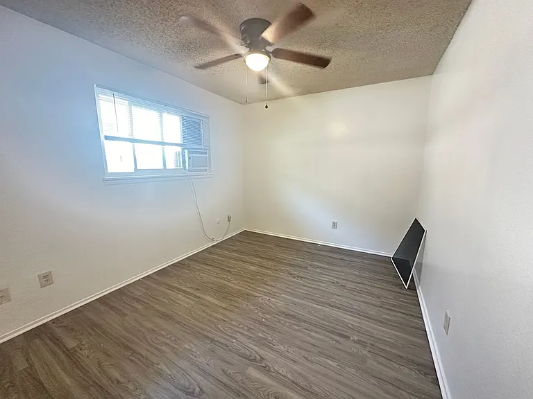 852 Orange St — Photo 2