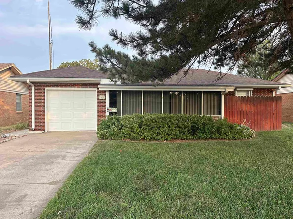 1212 Macarthur Rd, Great Bend, KS 67530
