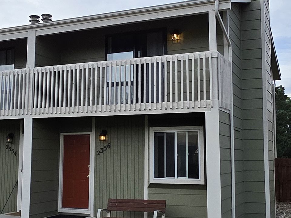 Exterior, end unit