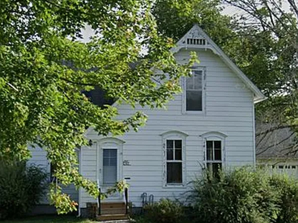 303 E McKibben St, Rossville, IL 60963
