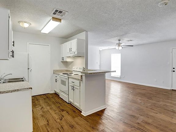5th image of 3011 Taylor St #A
