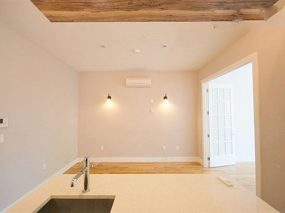 4th image of 482 Hancock St #2B
