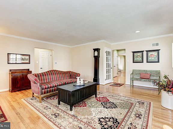 5th image of 731 Anderson Ave